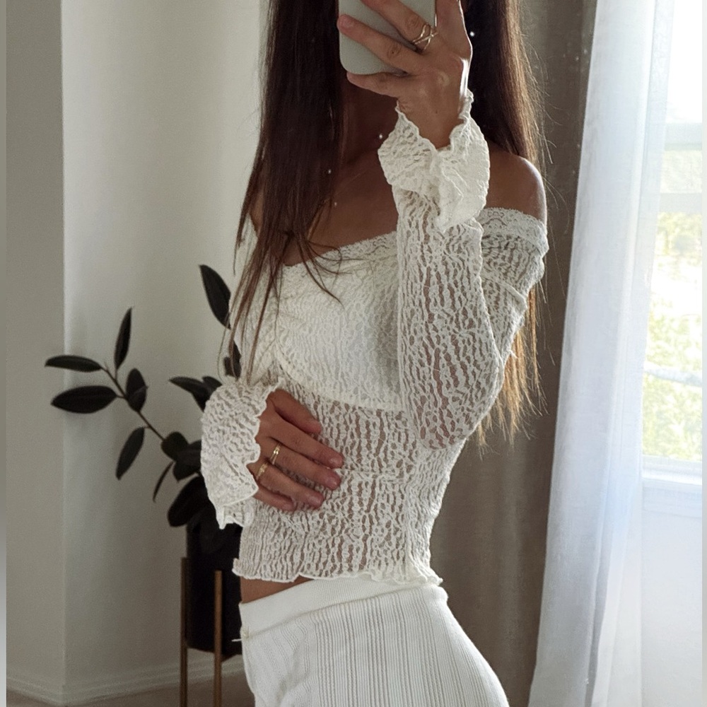 SILENCE + NOISE White Lace Off-Shoulder top